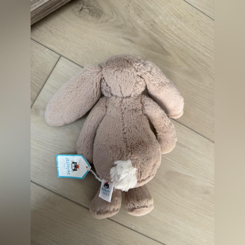 Jellycat Small Bashful Beige Bunny - Picture 5 of 9
